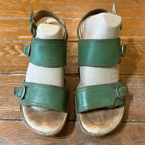 Born Women US 9 Green Leather Block Heel Buckle Open Toe Slingback Sandal - Picture 3 of 8